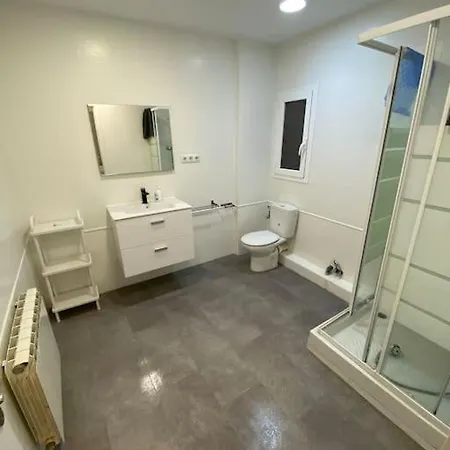 En Piso De 3 Habitaciones, Near Train Barcelona 2 Apartment