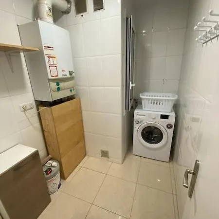 En Piso De 3 Habitaciones, Near Train Barcelona 2 Apartment